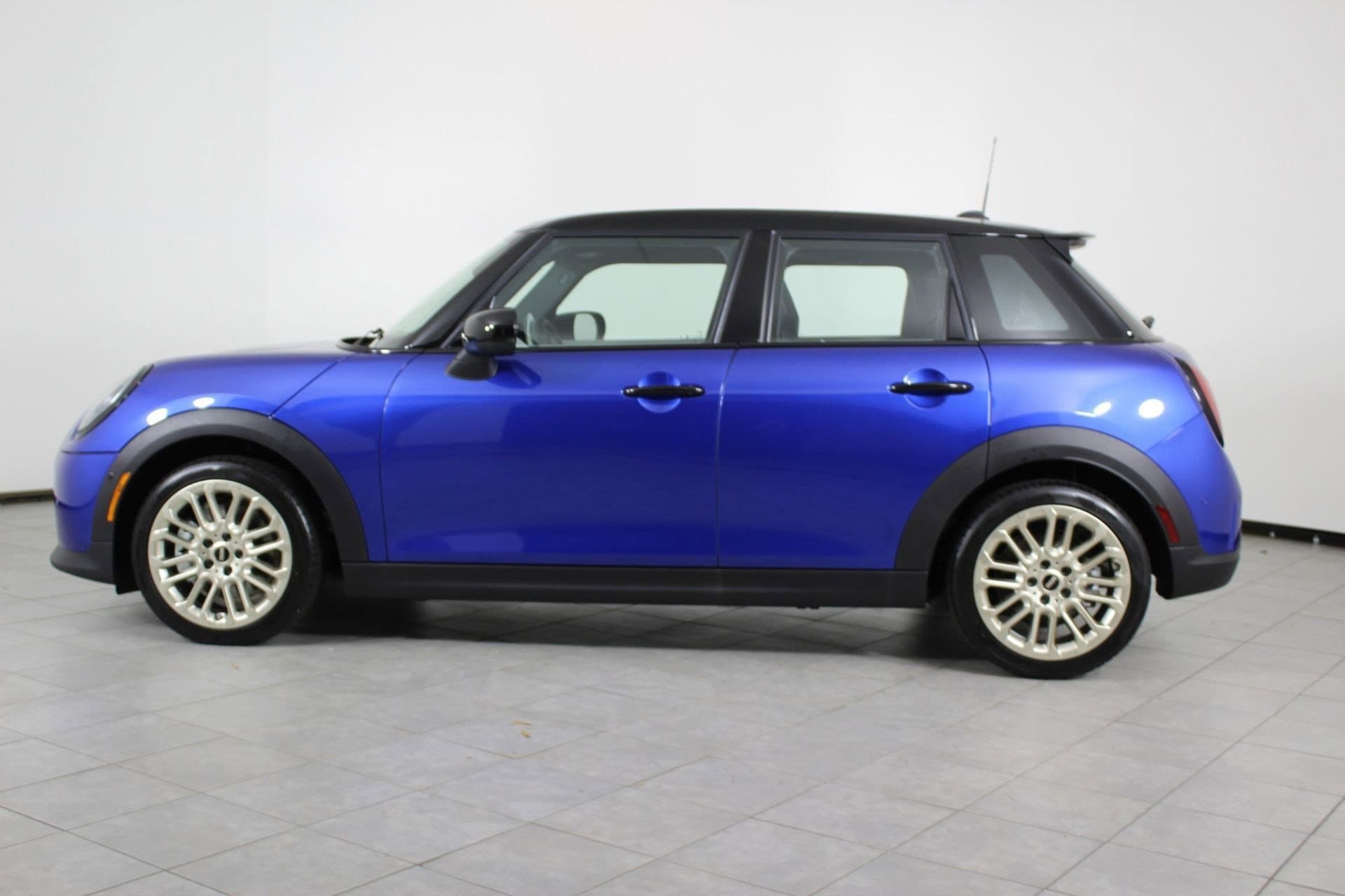 mini hardtop 4 door 2026 WMW53GD03T2X96538 image mini hardtop 4 door 2026 WMW53GD03T2X96538 image